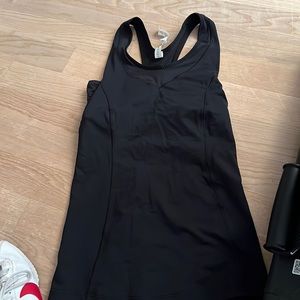 Lululemon tone it tank size 4 never worn tags on it in black